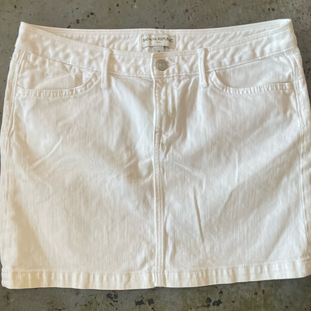 Banana Republic Y2K White Denim Mini Skirt with Front Pockets Size 10